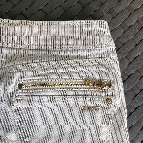 🎉HOST PICK Zara Mid Rise Pin Stripe Skinny Jeans - Picture 5 of 9